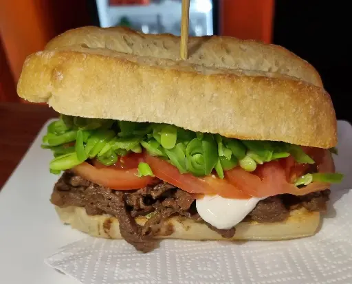 Sándwich de carne italiano + bebida 